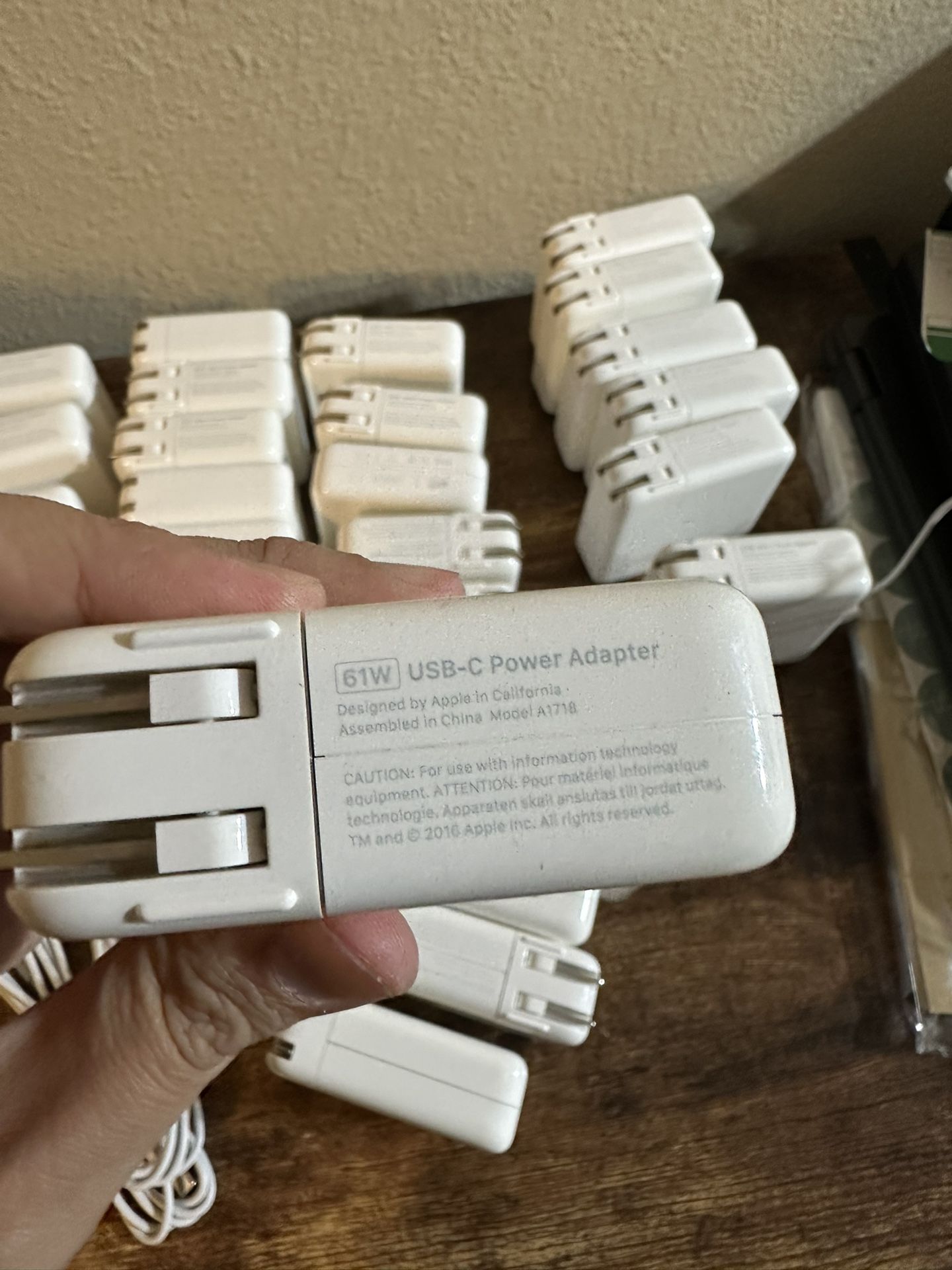 61 watt USC apple OEM charging brick for Macbook pro or air 13inch 2016-2025