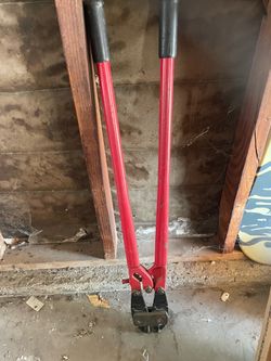 Bolt cutters