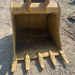  42" Severe Duty Excavator Bucket for a John Deere 200 . With pins