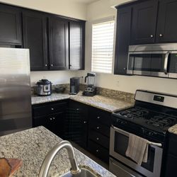 Gas Stove, Matching Microwave Frigidaire Best Offer