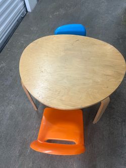 Kids table and chairs