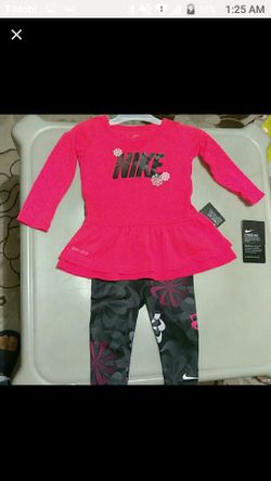 Baby girl Nike Set Size: 12 months