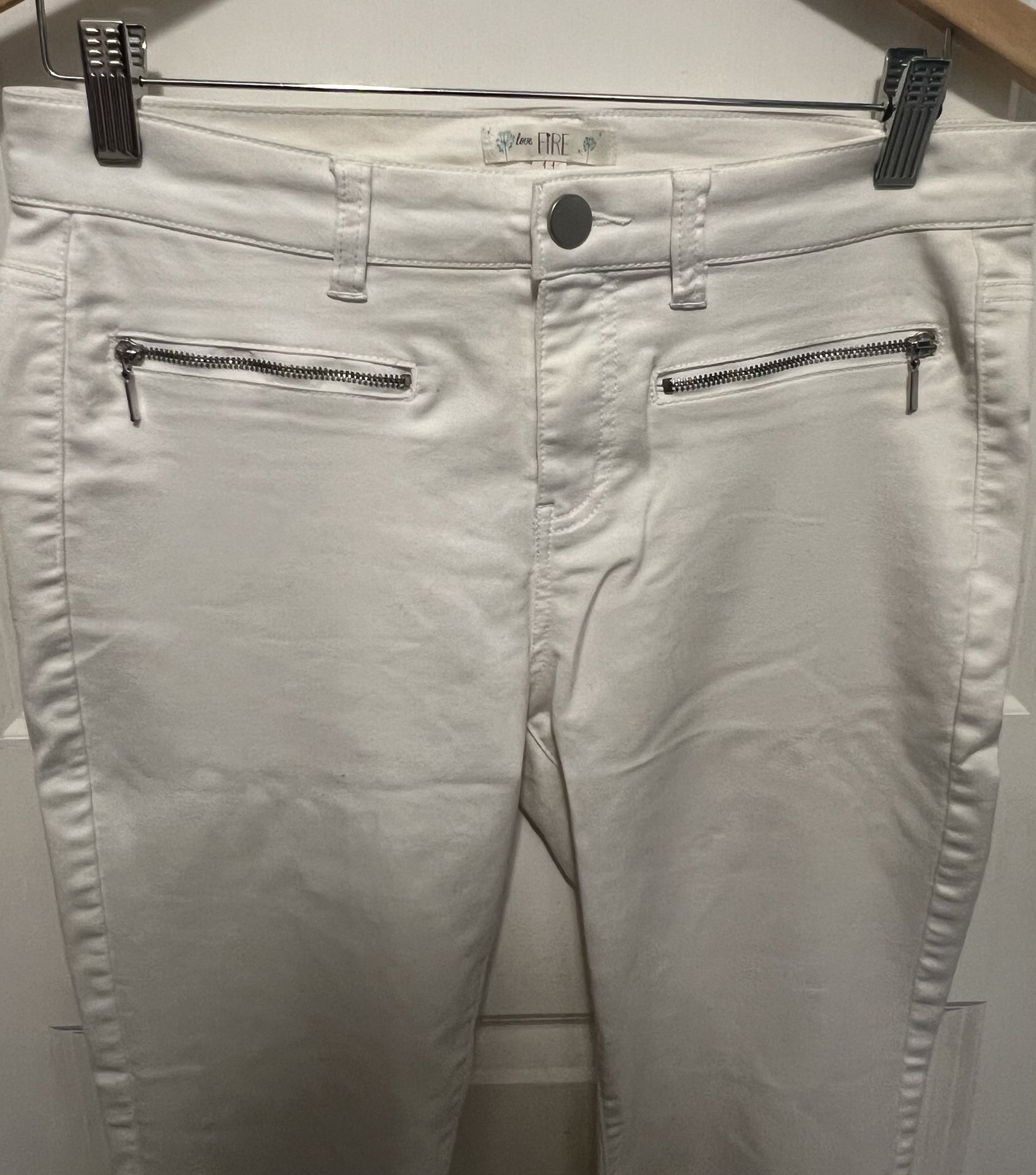 Love Fire White pants Sz 11 PreOwned 