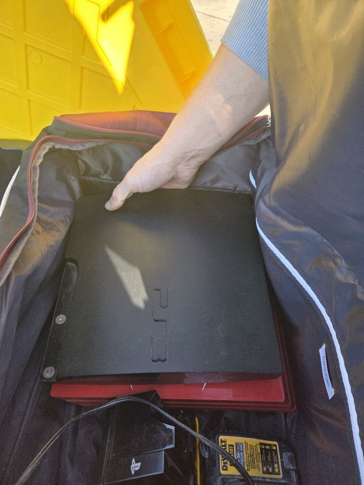 Ps4 And Ps3 With One Controller And 3 Games