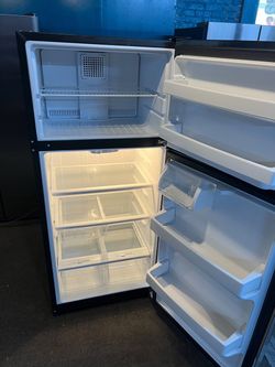 28”in wide frige use like new and warranty