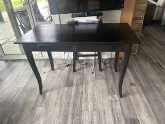 Black Desk