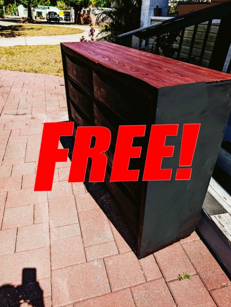 ⭐ FREE DRESSER ⭐