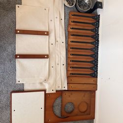 🐱 Used Play Wall Cat Condo – Great Condition, Minor Scratches! 🐱