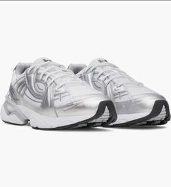 UNDER ARMOUR UA SOLA SIZE 8.5 MEN