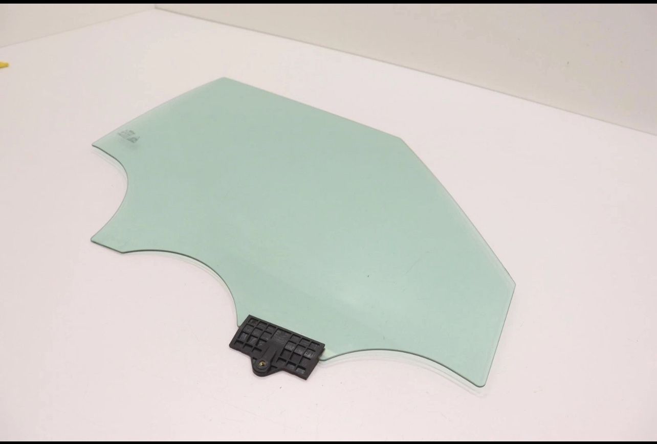 2020-2025 Kia Soul Passenger Right Side Front Door Window Glass