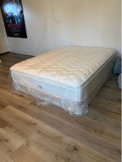 Full size Serta mattress