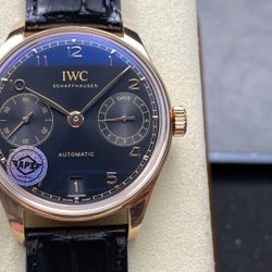 A classic versatile men's mechanical watch