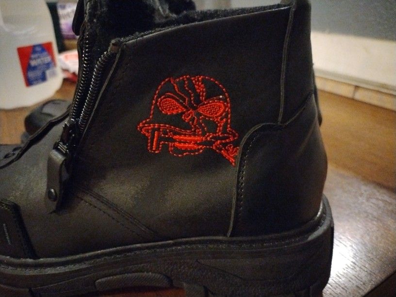       militant boots   black leather boot