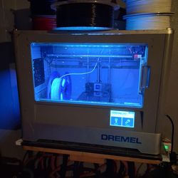 Dremel 3d20  3d printer with 7 rolls of fillament