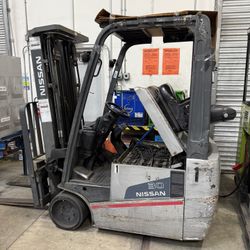 Electric Nissan forklift 