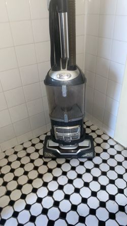 Shark navigator vacuum cleaner