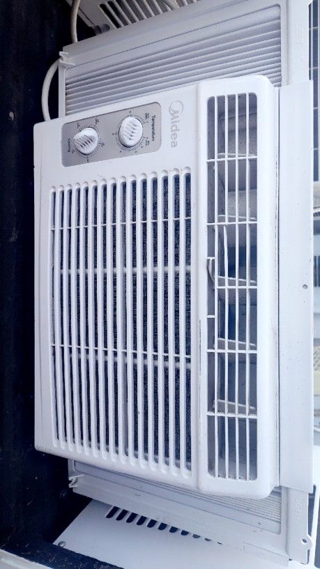 Midea 5000 BTU WINDOW AC Unit