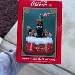 Coca-Cola “I’d Like to Teach the World to Sing” Musical Snow Globe/Bottle Display (Boxed)
