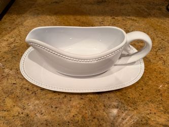 Brand New Two Piece Large Ceramic Gravy Boat. Great for Thanksgiving