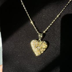heart locket necklace 