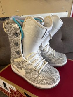 Nike snowboard boots