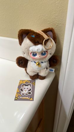 Pop mart Kitty Keychain new with card