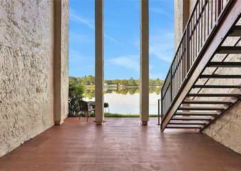 $1,625 / 2br - 1250ft2 - Lake front first floor in Royal arms condo (Altomante springs)