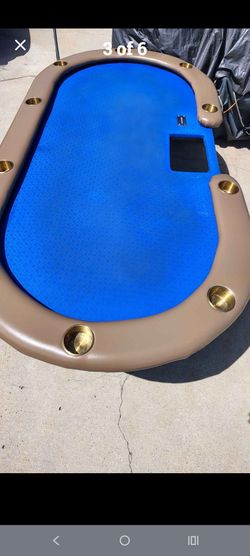 Deluxe poker table