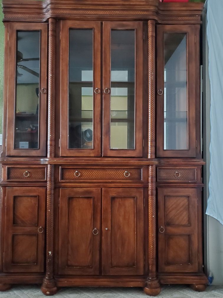 A Serengeti Kuliwood and Leather China by Ashley Furniture for