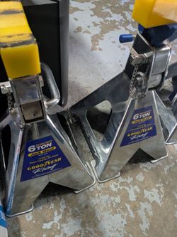 Goodyear chrome  6ton jack with rubber caps