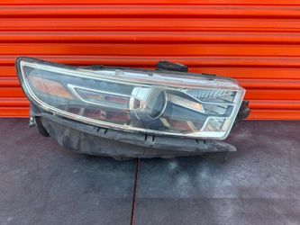 2013-2019 FORD TAURUS FRONT PASSENGER RIGHT SIDE HEADLIGHT HALOGEN OEM