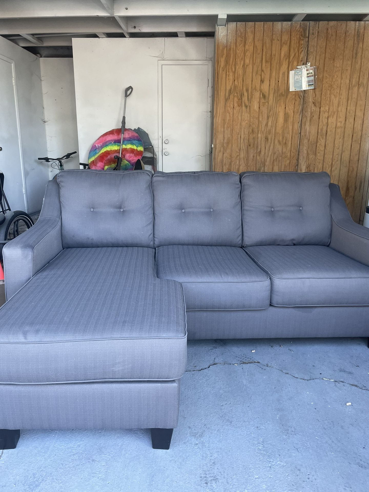 Grey Couch With Pull Out Bed 