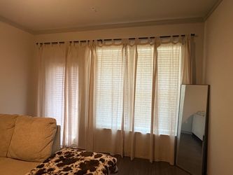 Curtains (5 pc) comes with adjustable curtain rod