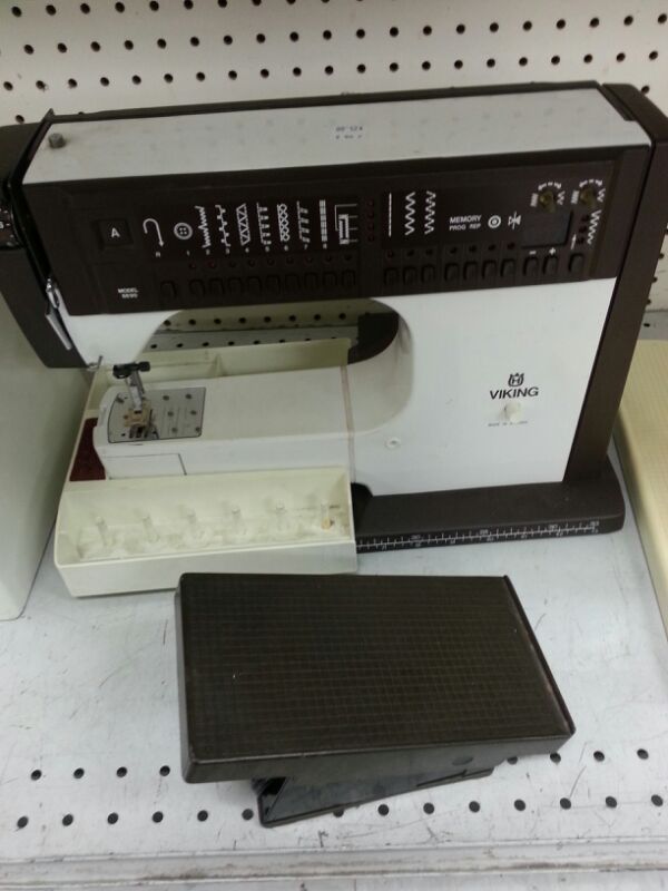Husqvarna Viking 6690 Sewing machine for Sale in Auburn, WA OfferUp