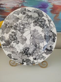 Set Of 11 Crate and Barrel Black Grapes Buffet dinner plates