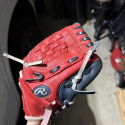 Right Hand Throw Tee Ball Glove.