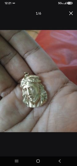 1.5 Inch Solid 14k Gold Jesus Pendant 5 Grams And Solid Back1.5 Inch Solid 14k Gold Jesus Pendant 5 Grams And Solid Back