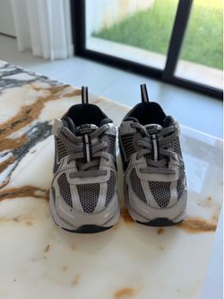 Girl shoes almost new