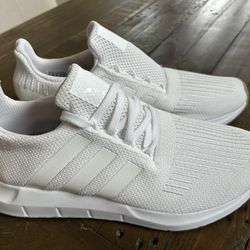 Adidas Swift Run Size 9 Mens