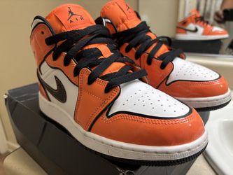 AIR JORDAN 1 MID SIZE 5.5y box 📦✅