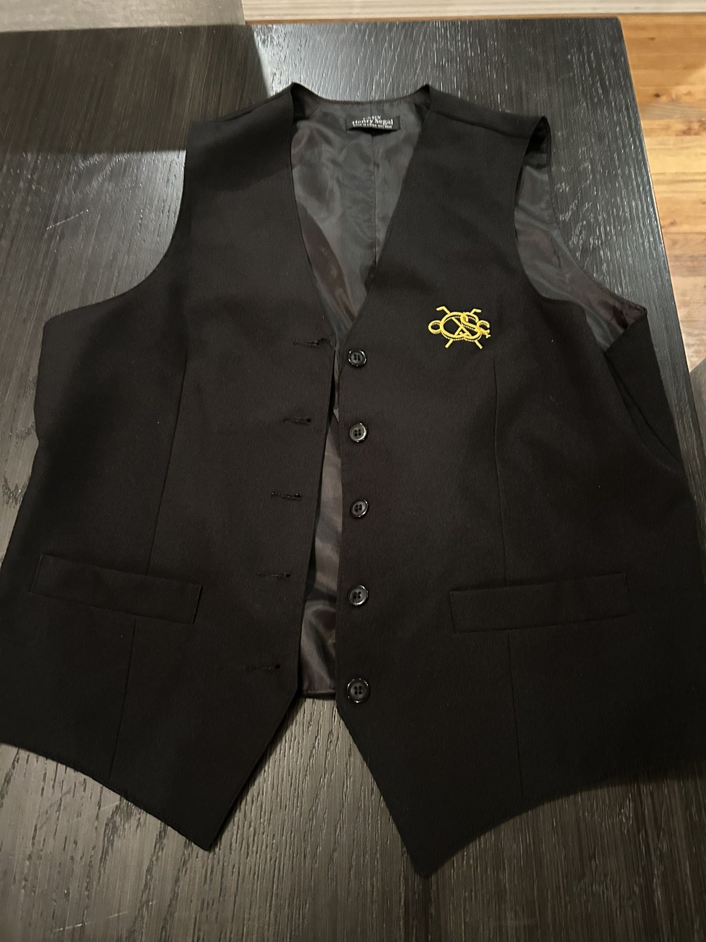 Black vest size large