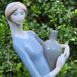Lladro Woman With Jugs Vintage Retired # 4875