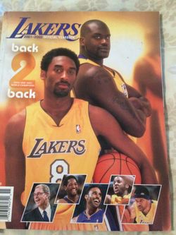 Lakers 2001-2002. Official yearbook Back 2 back 2000 and 2001 world champions