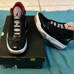 Women Nike Size 8