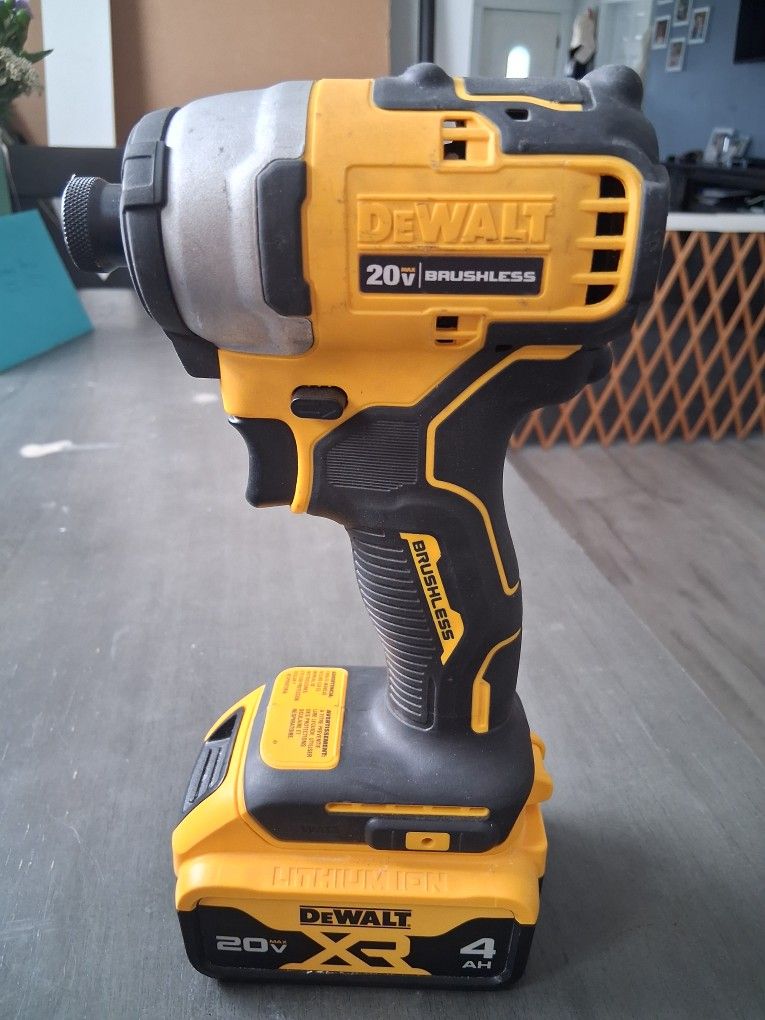 Dewalt 1/4 Compact