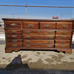 Vintage Basset 8 Drawer Dresser 