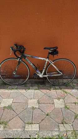 Trek 1000 SL road bike