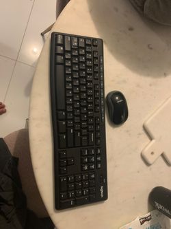 Logitech keyboard and mouse set. Good as new barely used.