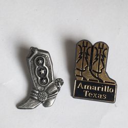 COWBOYS BOOTS BROOCH PIN ⭐️⭐️⭐️⭐️⭐️VINTAGE TO FASHION 