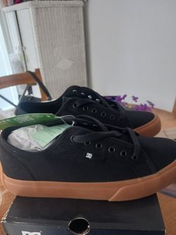 DC mens sneaker shoe NEW in box 7.5
